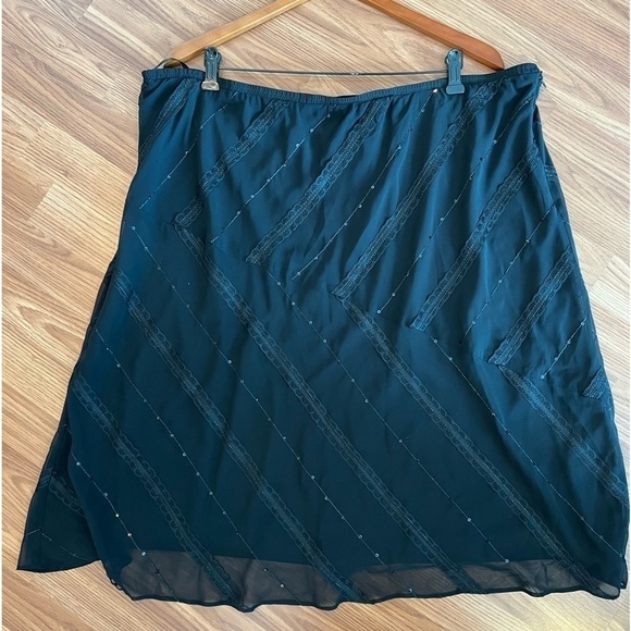Black Patra Skirt - Picture 9 of 12